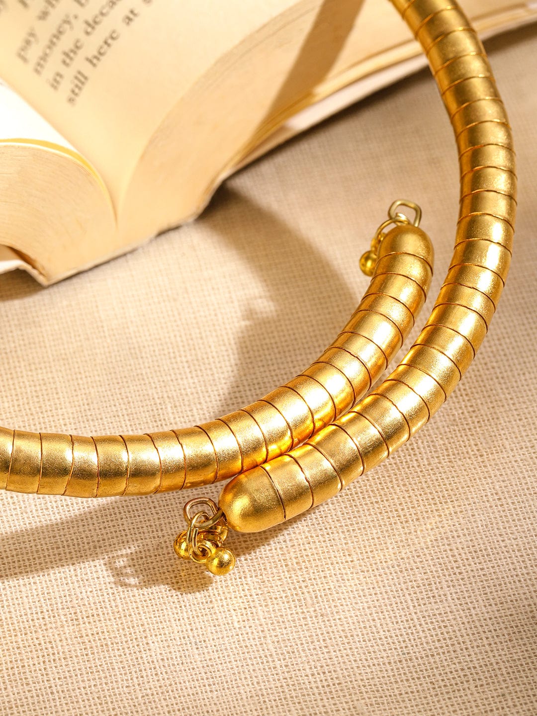 Rubans 18K Gold-Plated Oxidized Shell Design Statement Choker Necklace for Women