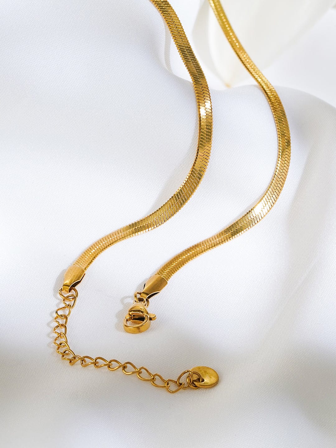 Rubans 18K Gold-Plated Shell Charm Stainless Steel Tarnish-Free Waterproof Statement Necklace Chain