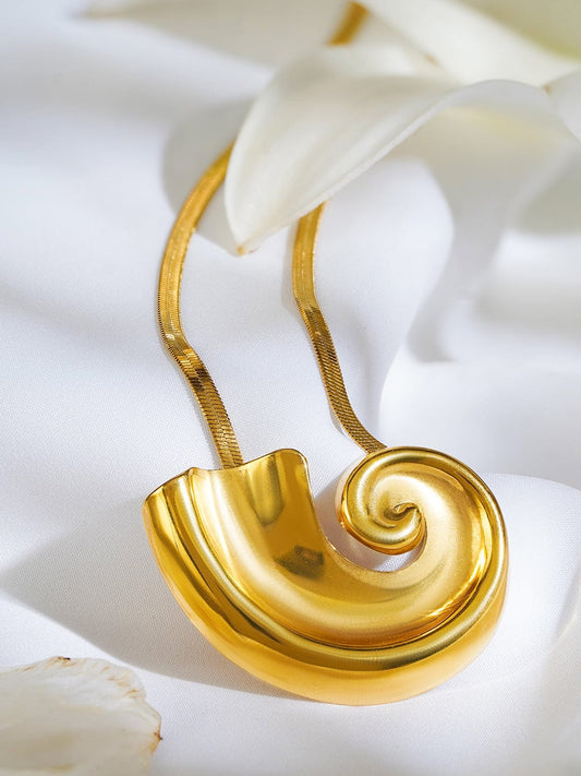 Rubans 18K Gold-Plated Shell Charm Stainless Steel Tarnish-Free Waterproof Statement Necklace Chain