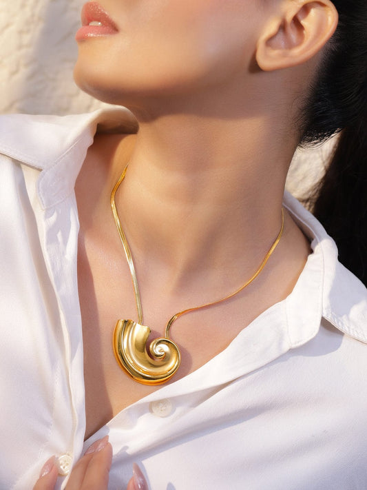 Rubans 18K Gold-Plated Shell Charm Stainless Steel Tarnish-Free Waterproof Statement Necklace Chain